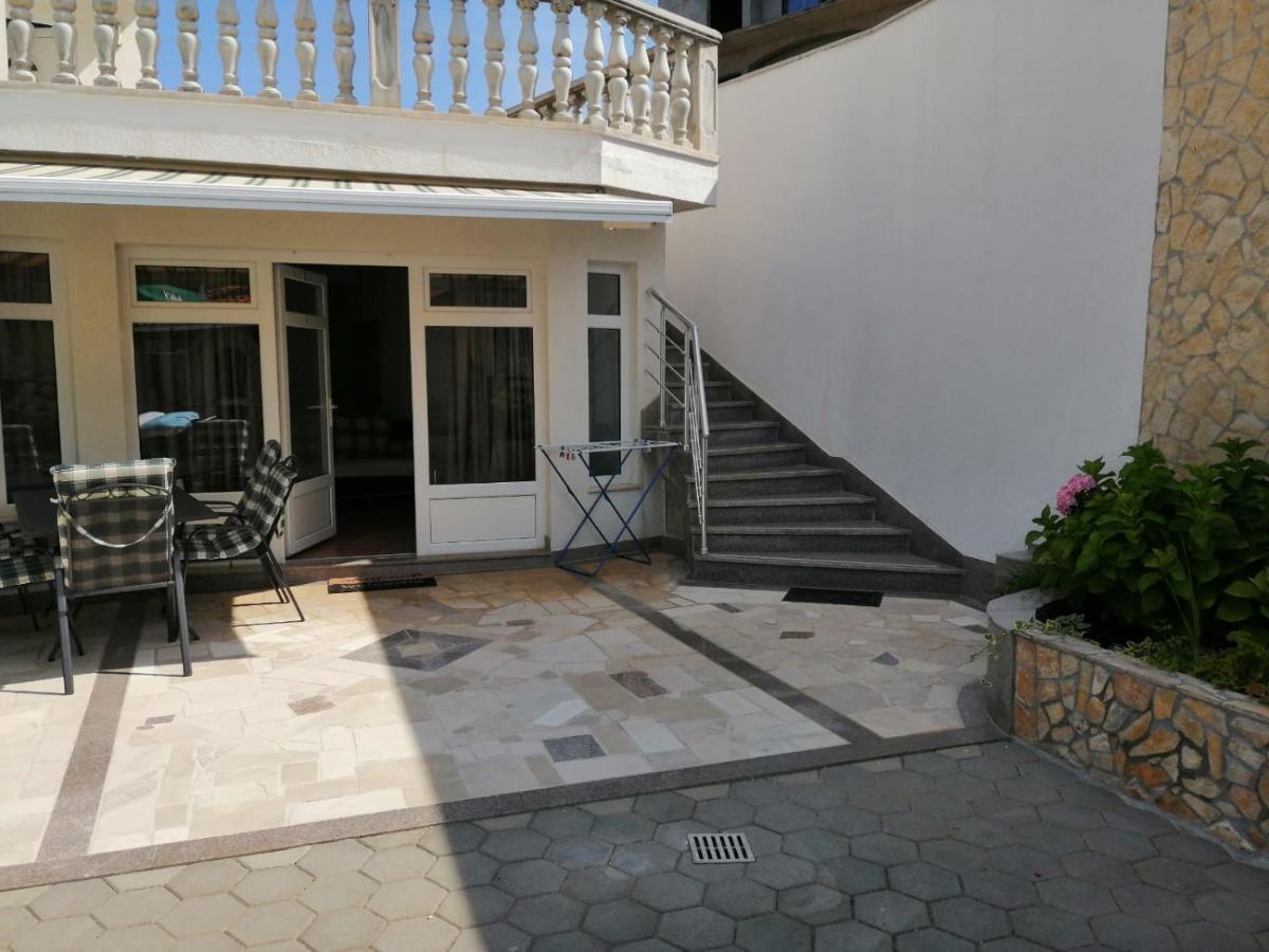 Apartmani Jureta Okrug Gornji Exterior photo