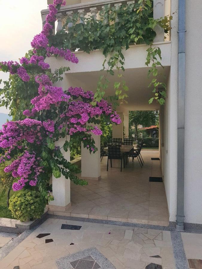Apartmani Jureta Okrug Gornji Exterior photo