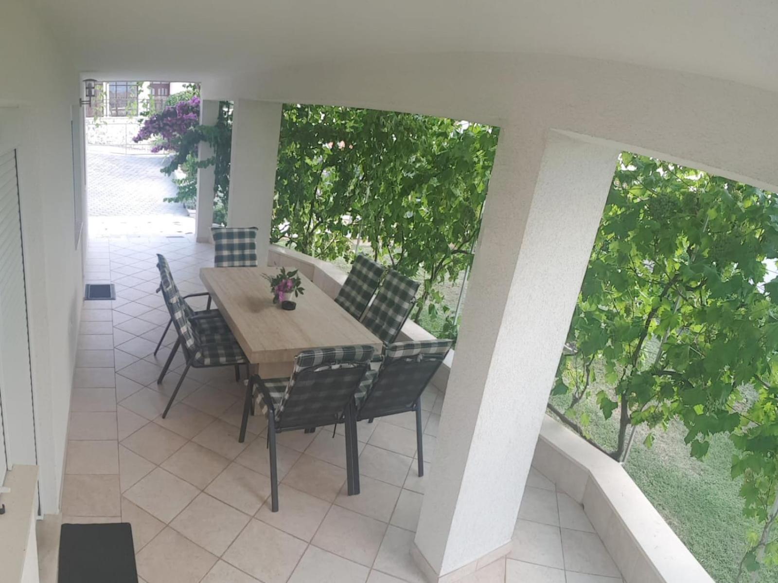 Apartmani Jureta Okrug Gornji Exterior photo