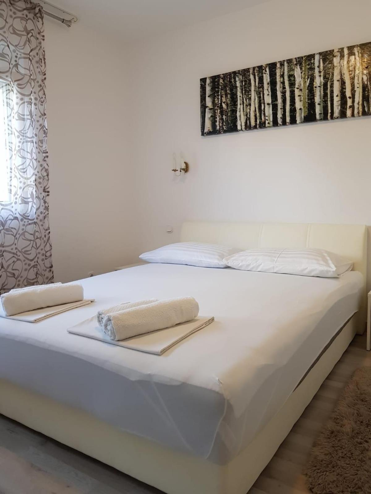 Apartmani Jureta Okrug Gornji Exterior photo