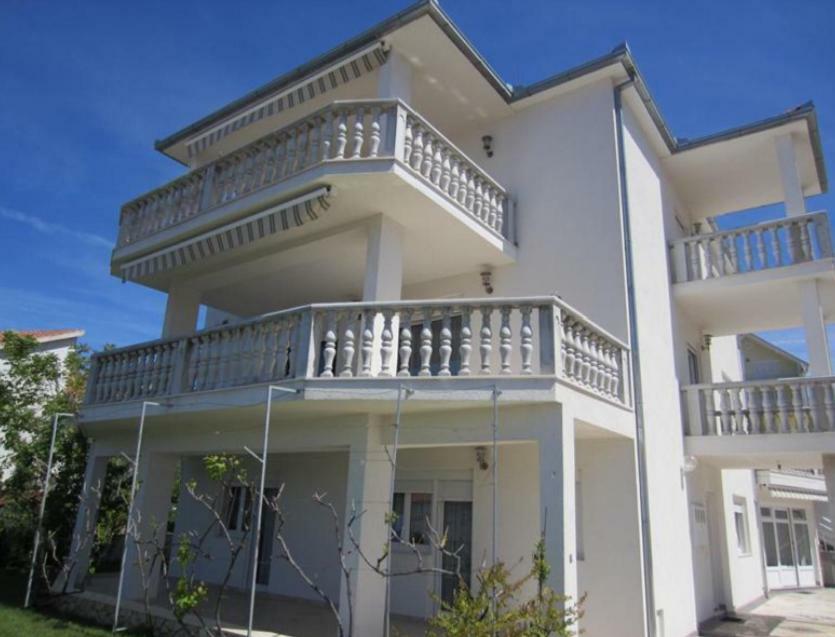 Apartmani Jureta Okrug Gornji Exterior photo