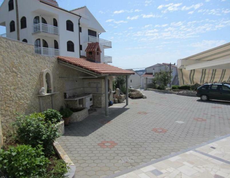 Apartmani Jureta Okrug Gornji Exterior photo