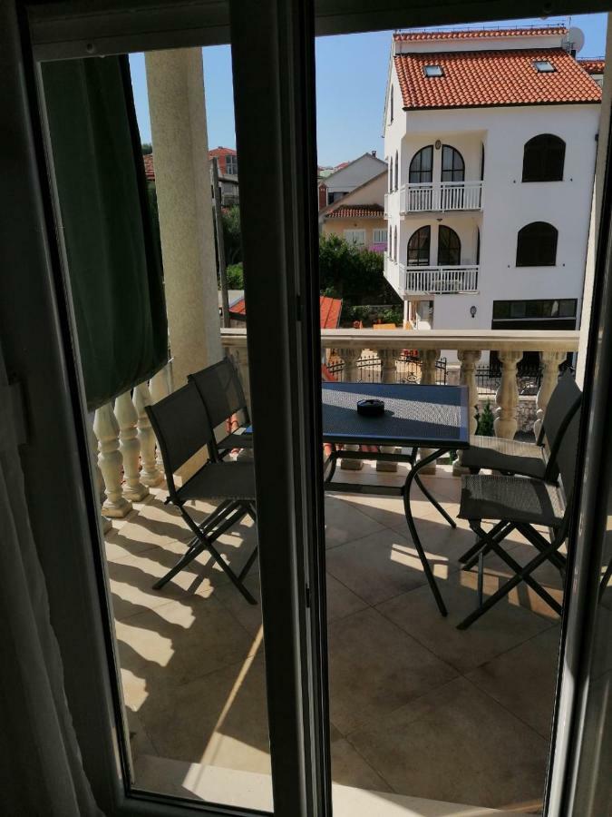 Apartmani Jureta Okrug Gornji Exterior photo