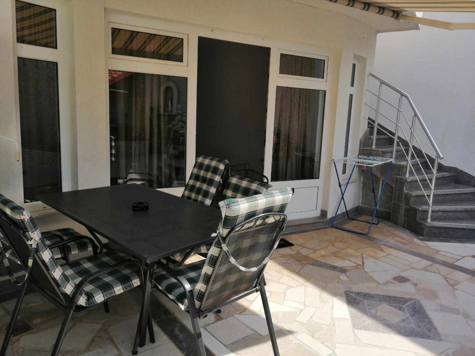 Apartmani Jureta Okrug Gornji Exterior photo