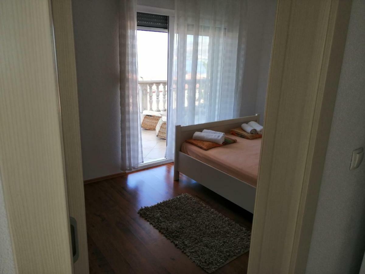 Apartmani Jureta Okrug Gornji Exterior photo